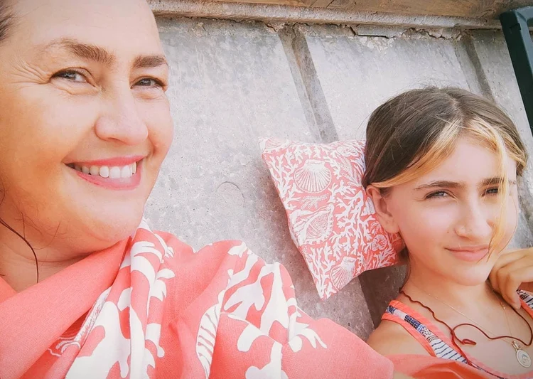Rona Hartner, alături de fiica ei, Sumalya