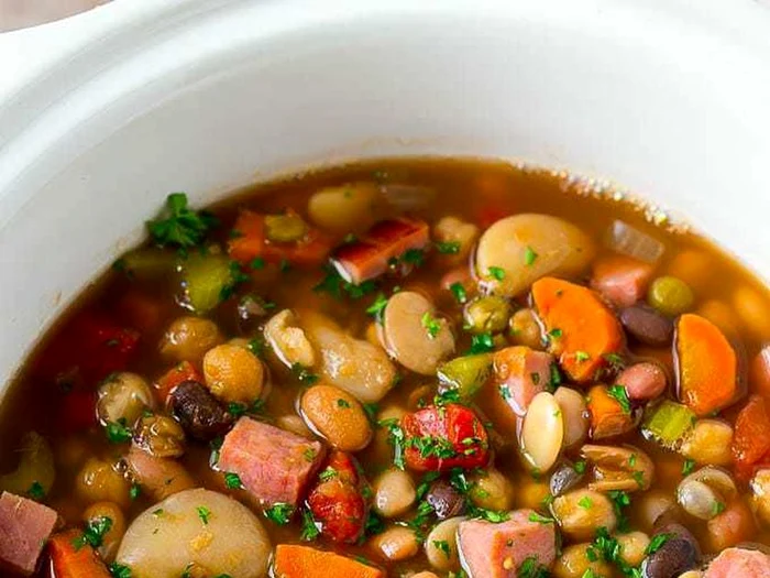Ciorbă de fasole cu afumătură