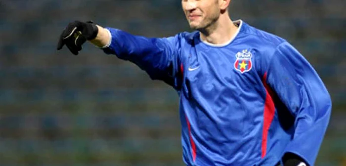 FOTBAL: Răducanu, prins joi seară fără permis
