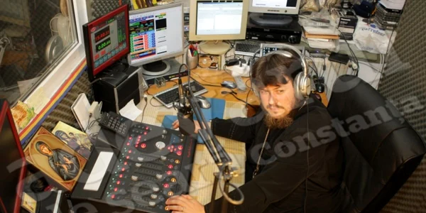 Preotul Eugen Tănăsescu este DJ-ul de serviciu