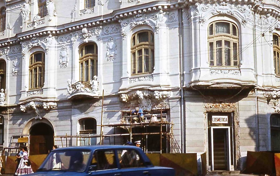 Cum arăta Casa Mița Biciclista înainte să devină un loc exclusivist. A fost naționalizată de comuniști și a ajuns să găzduiască familii fără adăpost