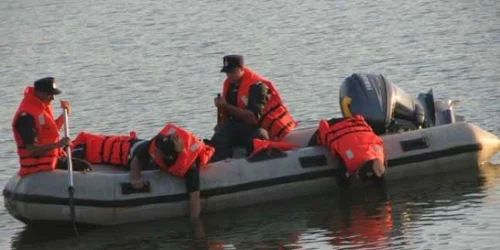 Tânărul de 17 ani este căutat în acest moment de pompieri