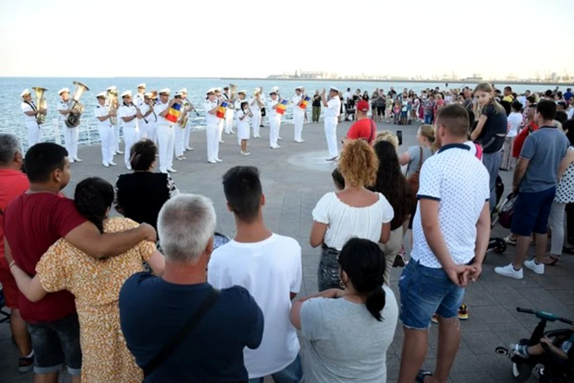 
    La festivitățile organizate cu prilejul Zilei Marinei Românești va putea participa și publicul, dar numai în anumite condițiiSURSA FOTO: navy.ro  