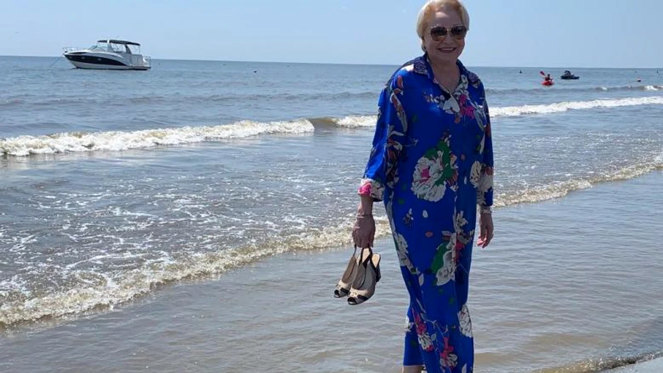 În campania electorală pentru alegerile prezidențiale 2019, Viorica Băncilă s-a plimbat desulță pe nisipul de la malul mării