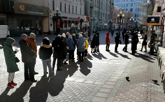 Cozile interminabile nu mai sunt de actualitate în Rusia, iar economia rezistă neaşteptat în faţa sancţiunilor europene FOTO EPA-EFE