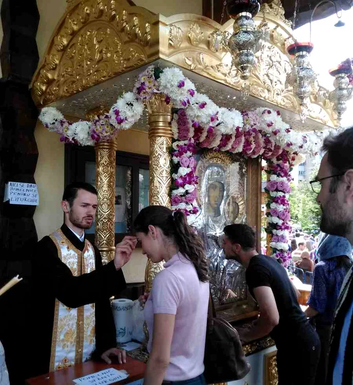 Icoana Maicii Domnului de la Mănăstirea Prodromu a fost expusă la bisericuţa de lângă Catedrala Mântuirii NeamuluiFoto: Click!