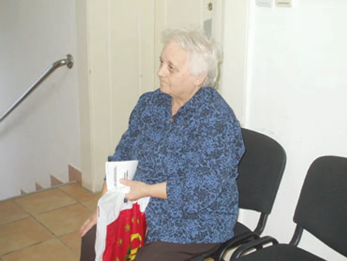 Pensionarii iau cu asalt Casa de Ajutor Reciproc