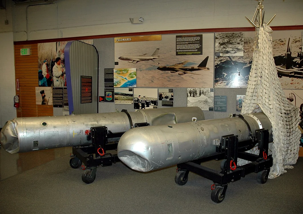 Două bombe nucleare recuperate de la Palomares (© Marshall Astor / Wikimedia Commons)