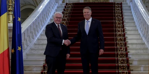 Klaus Iohannis îl întâmpină pe preşedintele Germaniei Frank-Walter Steinmeier. FOTO  Inquam Photos / George Calin