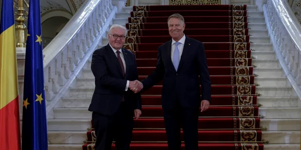 Klaus Iohannis îl întâmpină pe preşedintele Germaniei Frank-Walter Steinmeier. FOTO  Inquam Photos / George Calin