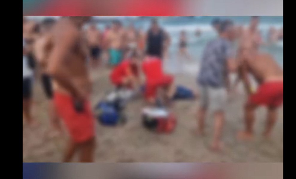 L-au scos din apă de trei ori în aceeași zi după ce a ignorat steagul roșu. A patra oară, bărbatul n-a mai putut fi salvat