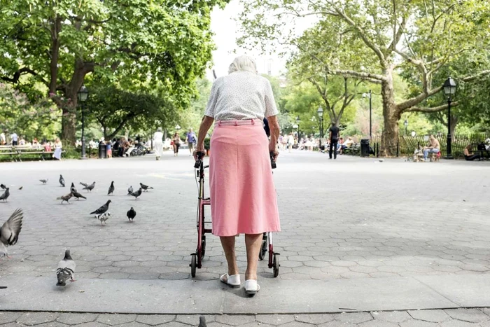 Femeia născută în România este ajutată de către o organizaţie din New York. Foto: thebridgefund.org