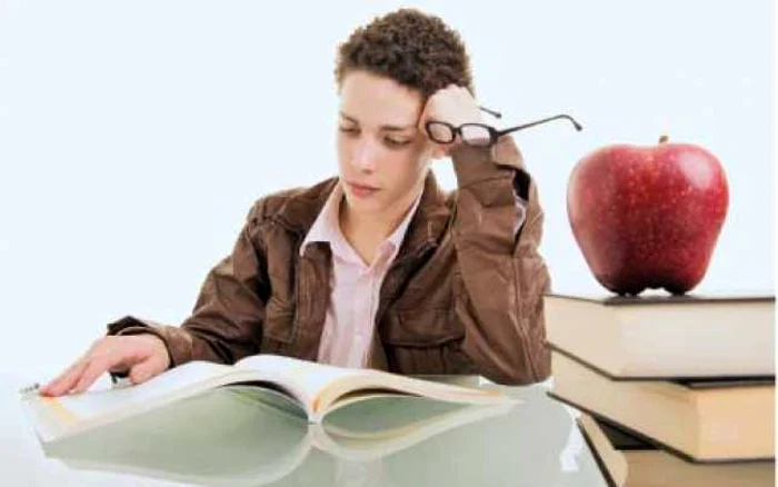 Mişcarea în aer liber, alimentele naturale şi practica de a învăţa mereu ceva nou ajută la formarea de noi sinapse Foto: Shutterstock