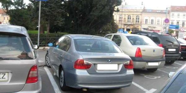 Clujenii vor putea parca gratuit. FOTO: Arhivă