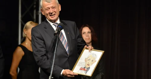 oprescu decoreaza pompieri