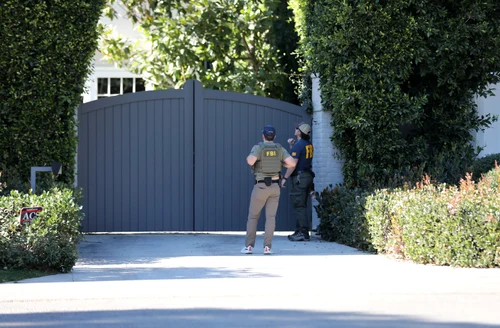 FBI la porta lui Ben, Profimedia