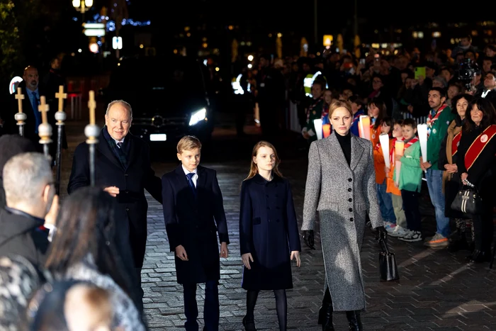 Familia Princiară de la Monaco la procesiunile în onoarea Sf Devota 4 jpg