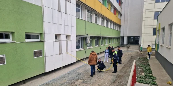 pacient cadere etaj Vaslui FOTO ISU Vaslui jpg