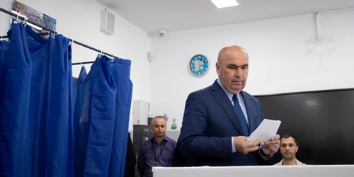 Ilie Bolojan a votat la alegerile prezidentiale, 4 mai 2025 FOTO Mediafax 