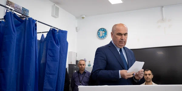 Ilie Bolojan a votat la alegerile prezidentiale, 4 mai 2025 FOTO Mediafax 