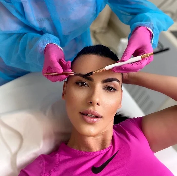 Cântăreaţa are grijă şi de întreţinerea aspectului ei fizic