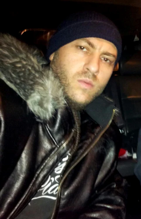 
    De plictiseală, Pacha Man s-a apucat să sculptezeFoto: arhiva personală  