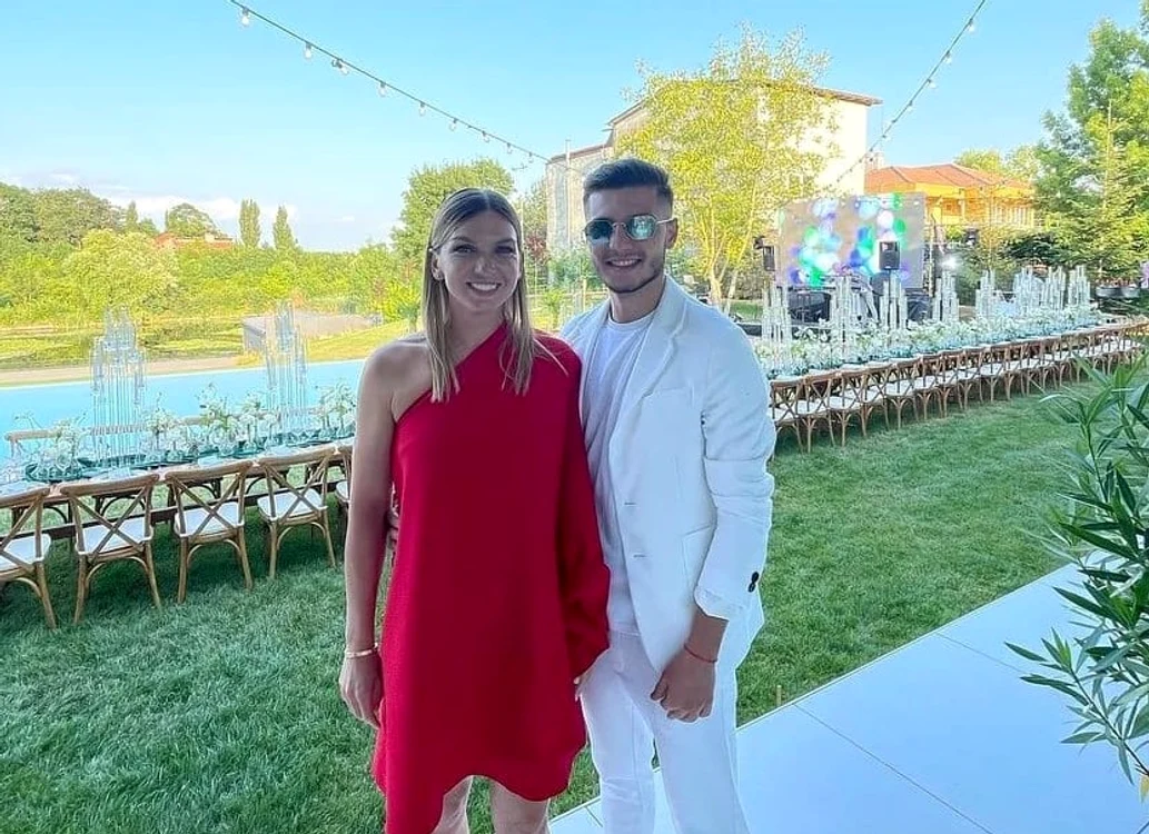 
    Poză de familie în fața piscineifoto: Instagram  