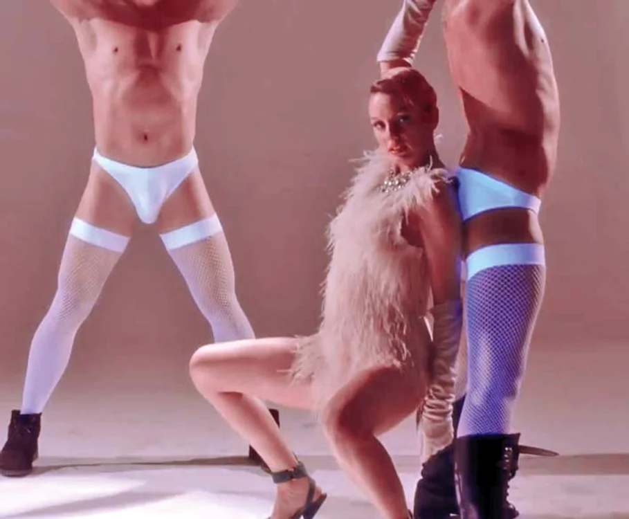 
    Alexandra Stan,  în cel mai lasciv  videoclip al ei  