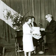 p3 conferirea titlului de „Membru de onoare al Institutului Regal de Chimie” Elenei Ceausescu (Marea Britanie, 1978) fototeca online a comunismului romanesc jpeg