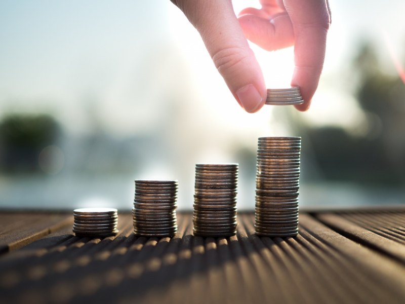 INS: Salariul mediu net a ajuns la 5.914 lei în decembrie 2025