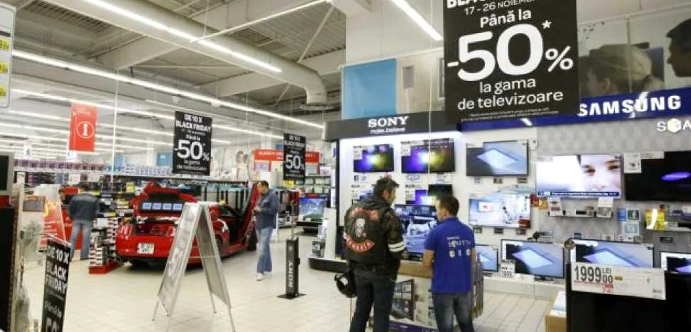 În perioada reducerilor, magazinele din Capitală oferă clienţilor electrocasnice cu până la 50% mai ieftine FOTO „Adevărul“