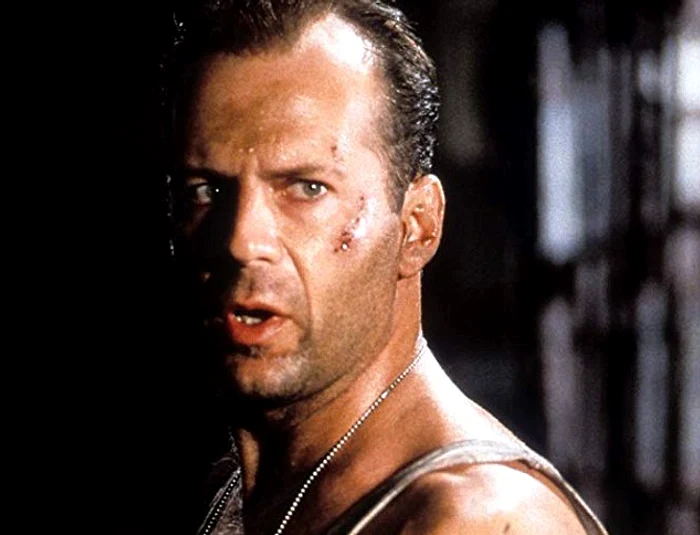 
    Bruce Willis în rolul poliţistului John McClane în 1988  