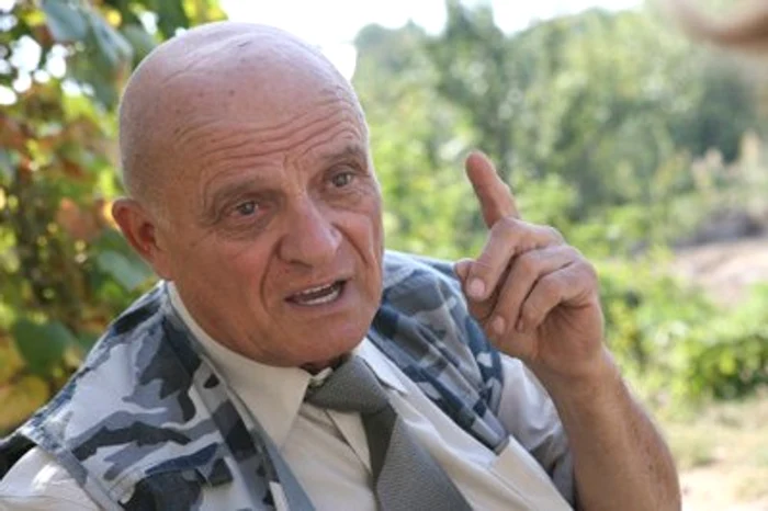 
    Justin Capra a încetat din viaţă  