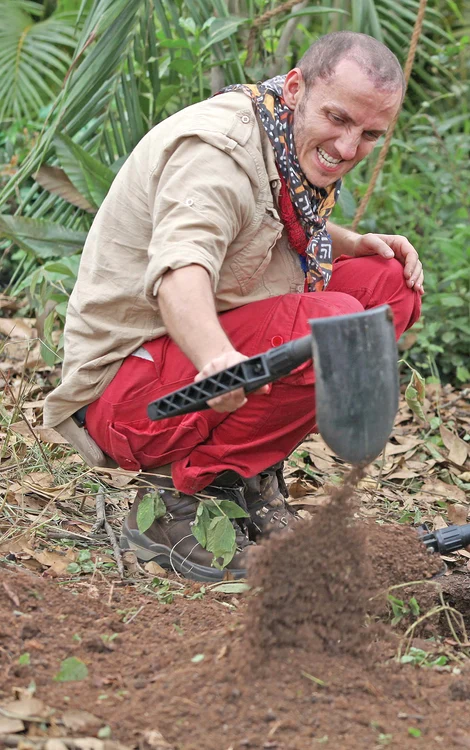 
    Mihai Trăistariu, 38 de ani, a ieșit din junglă joi, 26 februarie, după 11 zile de chin. El a slăbit 5 kgfoto: pro tv  