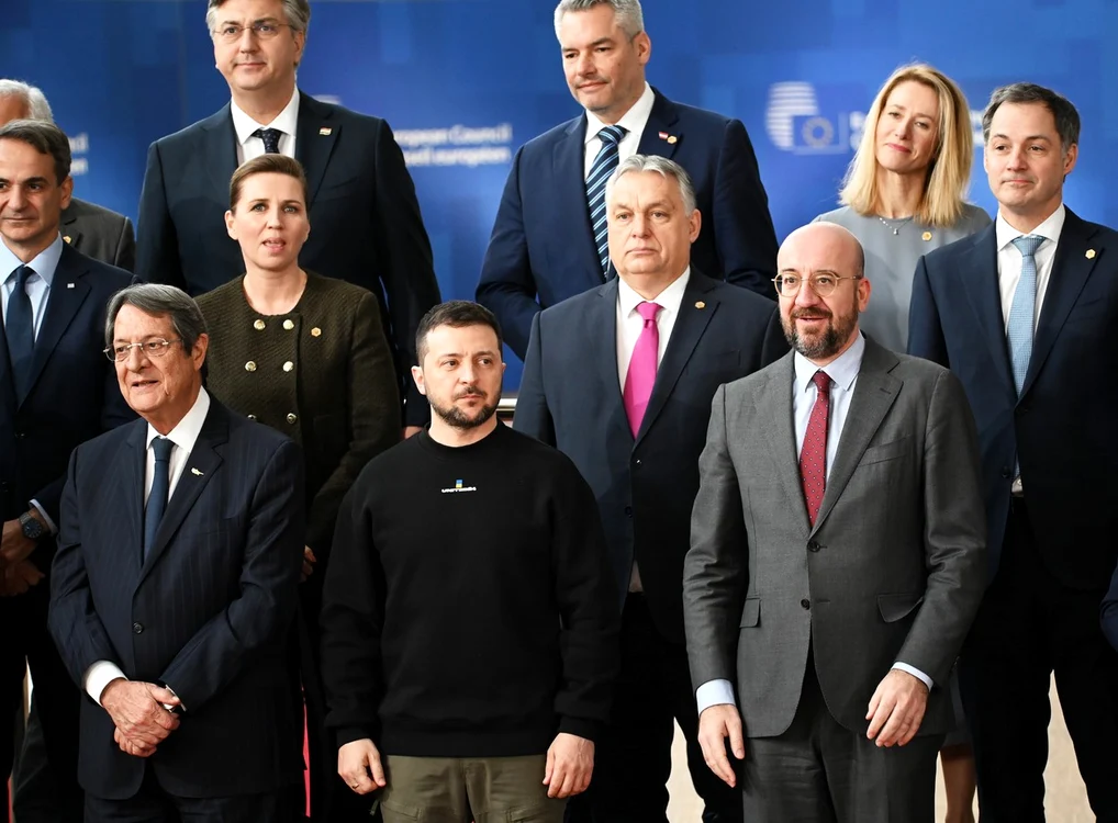 Orban, așezat în spatele lui Zelenski la fotografia de grup FOTO Profimedia 