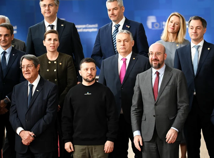 Orban, așezat în spatele lui Zelenski la fotografia de grup FOTO Profimedia