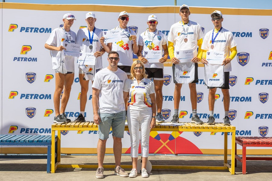 Ionela și Marius Cozmiuc i-au premiat pe juniorii care au excelat la CN de canotaj