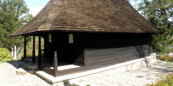 Mănăstirea Dintr-un Lemn construită dintr-un singur stejar secular adăposteşte o icoană unicat în România făcătoare de minuni Foto Adevărul