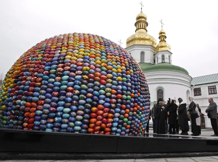 Ou uriaş expus la Kiev de Paşte. (Foto: EPA)