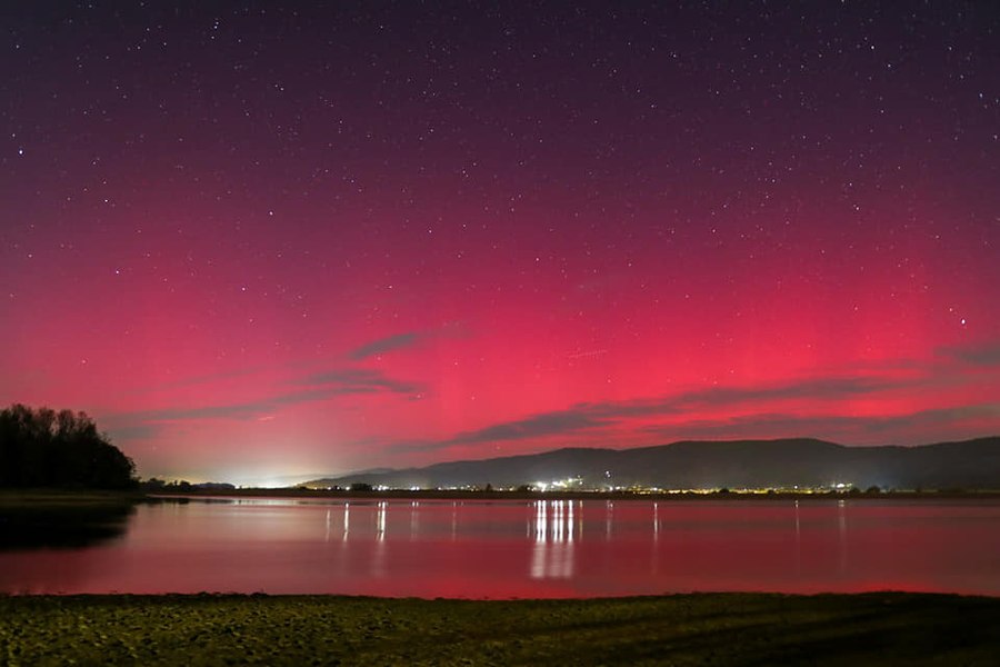 Spectacol de culoare pe cerul României. Aurora Boreala s-a văzut în aproape toate judeţele ţării