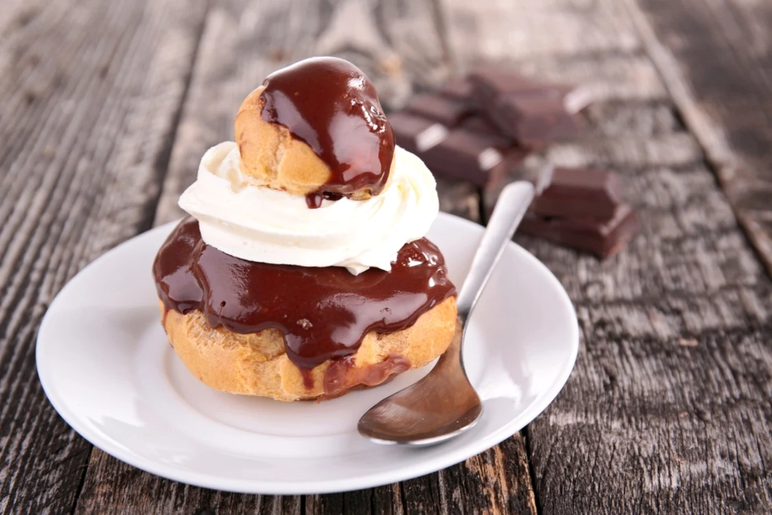 Un desert clasic: Profiterol FOTO Shutterstock