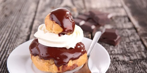 Profiterol FOTO Shutterstock