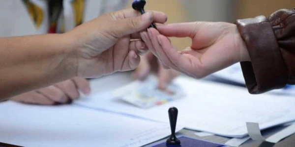 Urnele de votare s-au deshis la ora 07.00 şi se vor închide la ora 21.00 