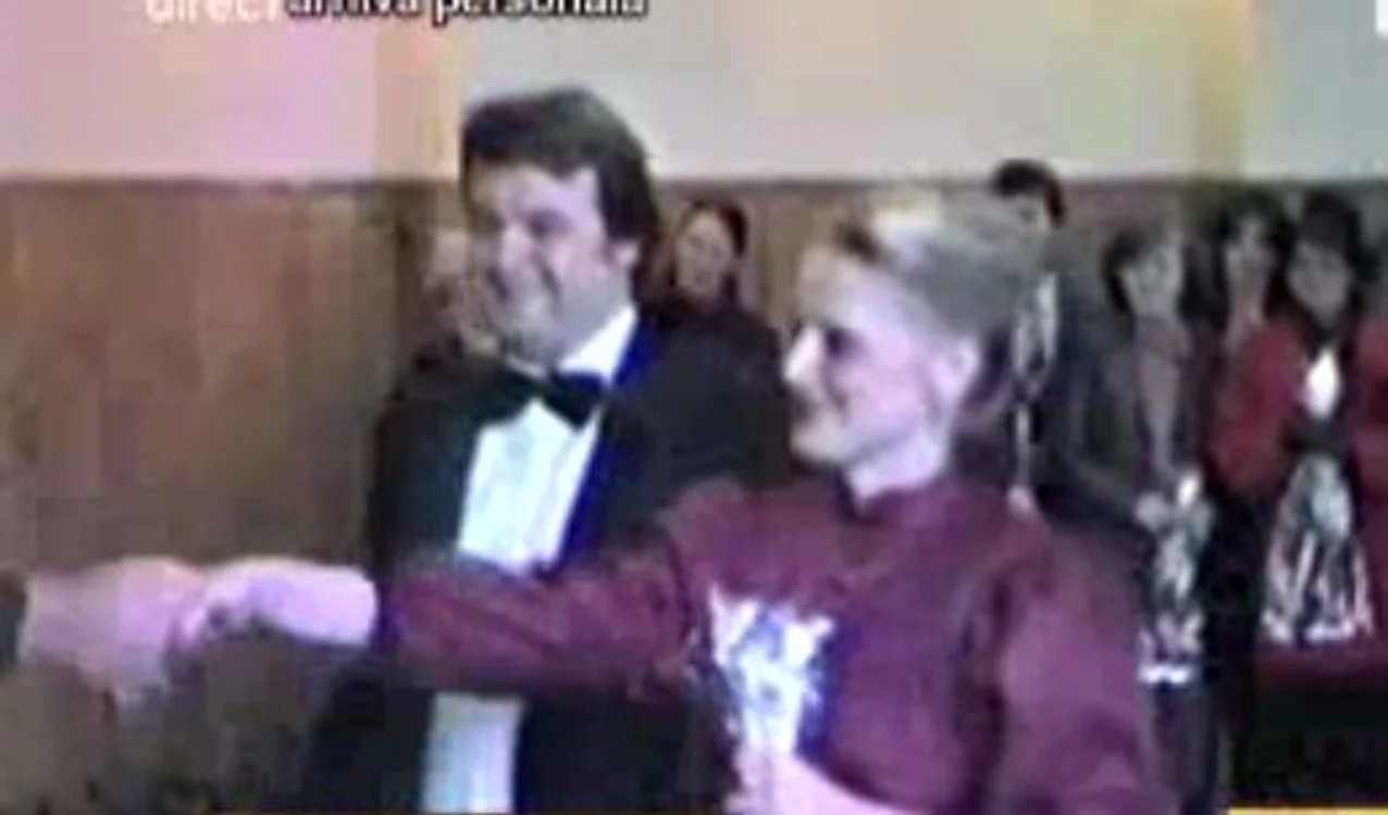 Corneliu Vadim Tudor şi soţia sa, la nunta din 1987. (captură Antena 1)