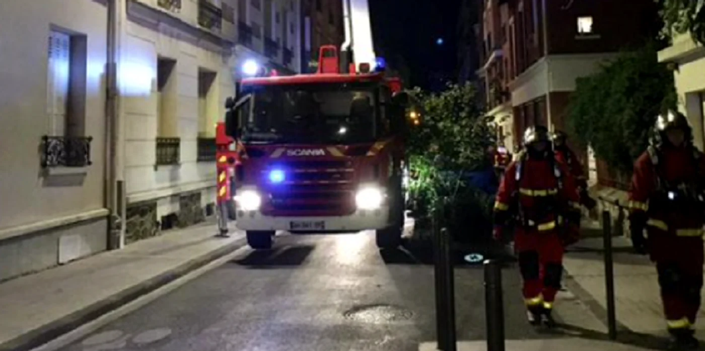 Opt persoane au fost rănite în urma unui incendiu la un centru pentru refugiați din Parisfoto: Twitter