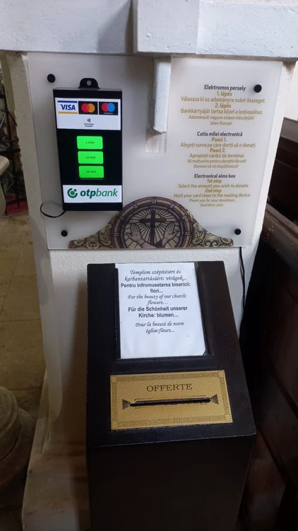 Cutia milei electronică din biserica brașoveană FOTO Ioan Buciumar