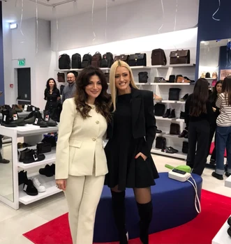 Ioana Ginghină și Iuliana Pepene, la lansarea unui magazin de încălțăminte în Dâmbovița Mall foto: Alina Erimia 