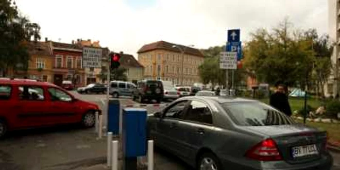 Locurile de parcare din zona centrală sunt cele mai scumpe. FOTOArhivă.