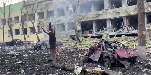 Razboi Ucraina spital copii maternitate Mariupol bombardat 9 10 martie 2022 FOTO AFP