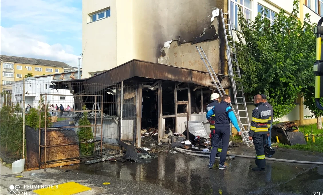 Incendiu la o școală din Hațeg. FOTO :ISU Hunedoara 